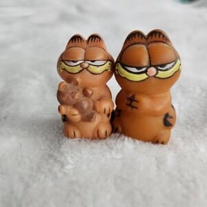 2 Vintage 1981 Garfield Holding Pookie Bear Pencil Topper Figures Figurine 1.75"
